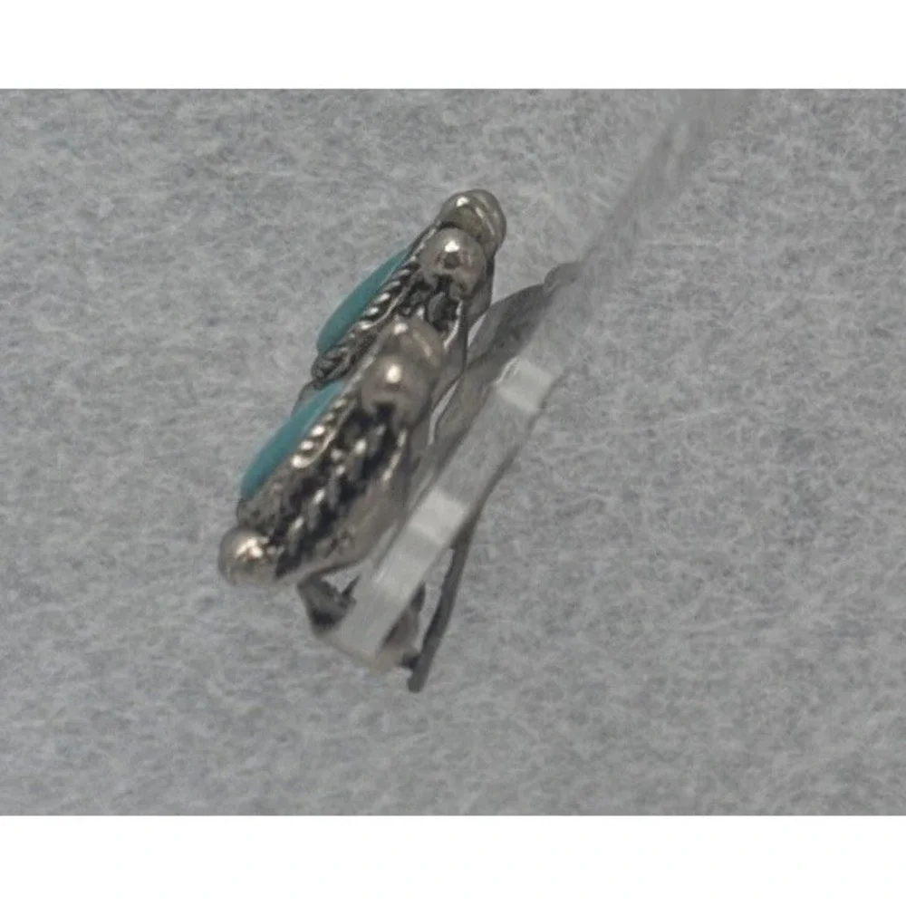 Vintage Southwestern Style Faux Turquoise Clip On Earrings Silver Tone Textured